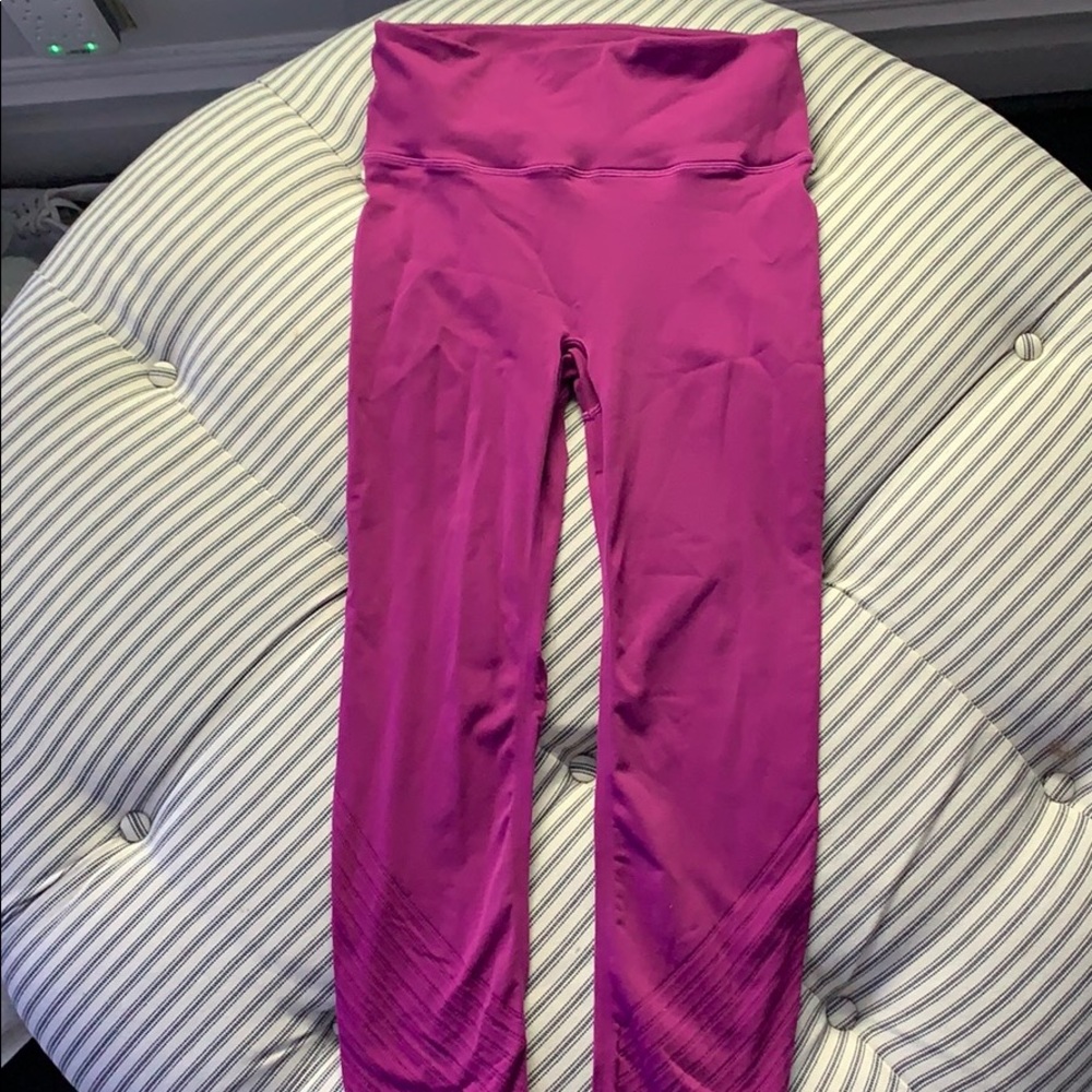 SIZE M LULULEMON MAGENTA MESH CALVES LEGGINGS